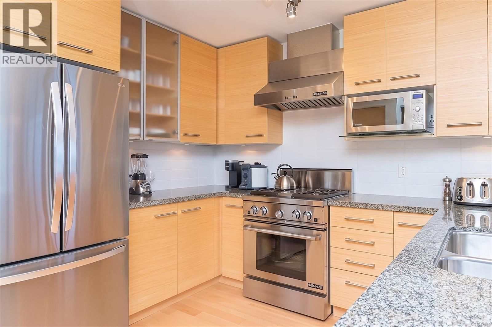 1402 38 Front Street property photo