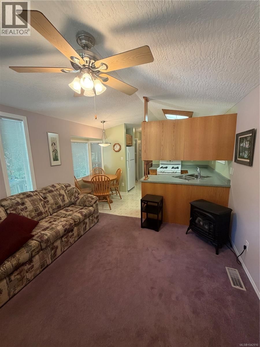 37 7411 BLUE JAY Trail property photo