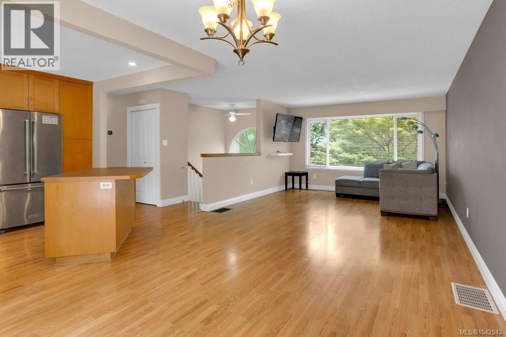 785 Parkview Drive property photo