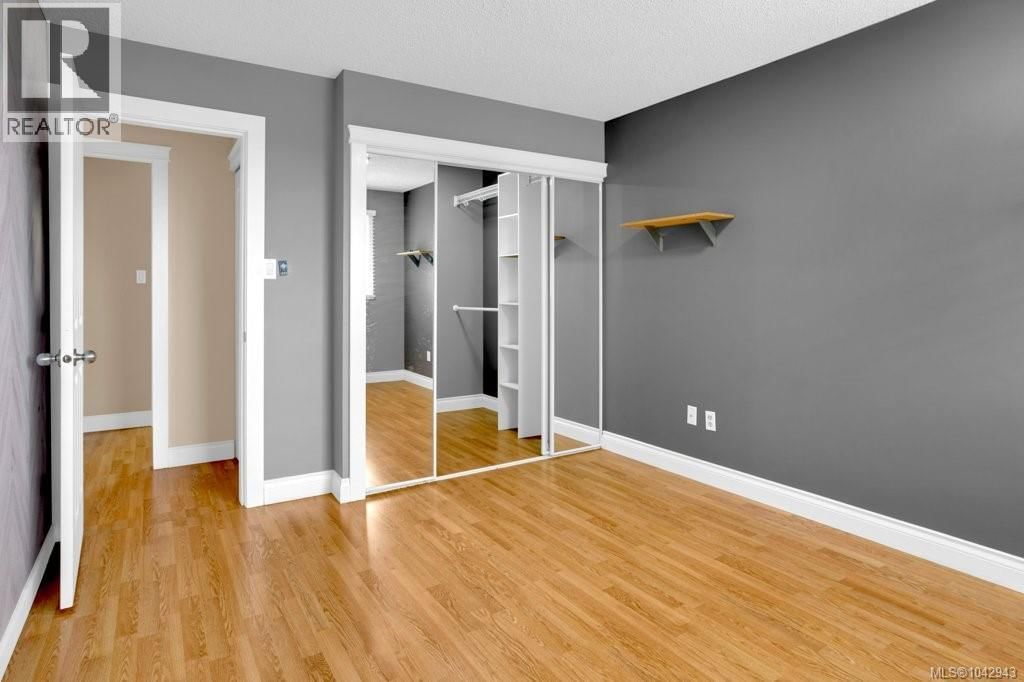 785 Parkview Drive property photo