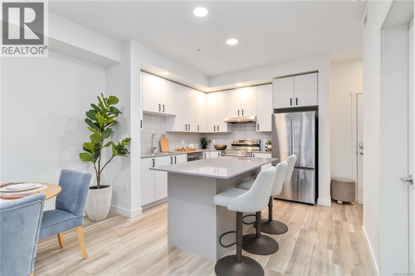 513 2390 City Gate Boulevard property photo
