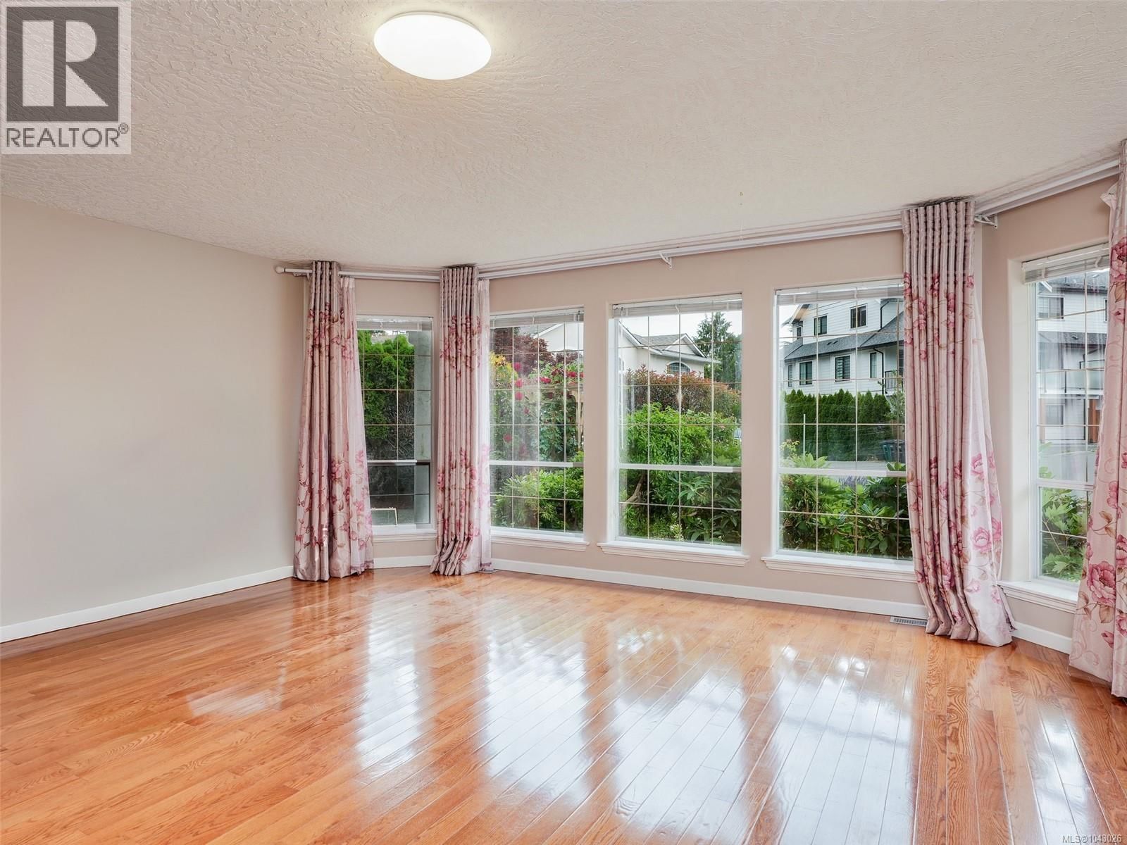 1395 Epsom Close property photo