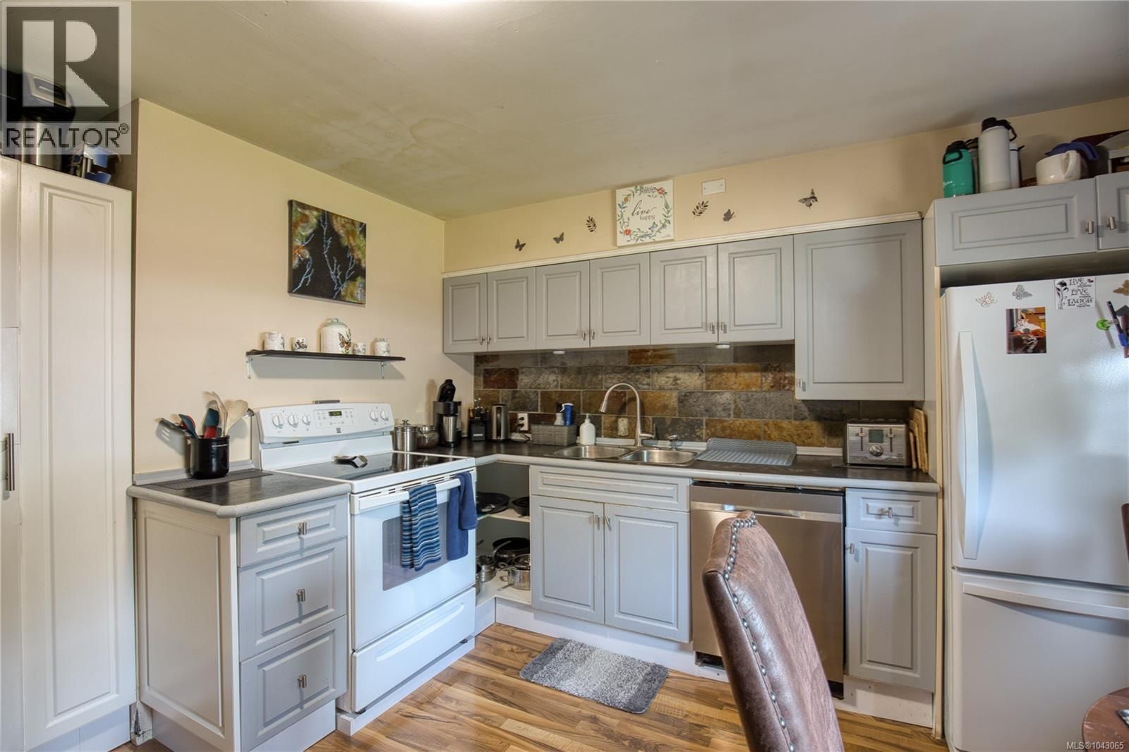 543 Bradley Street property photo