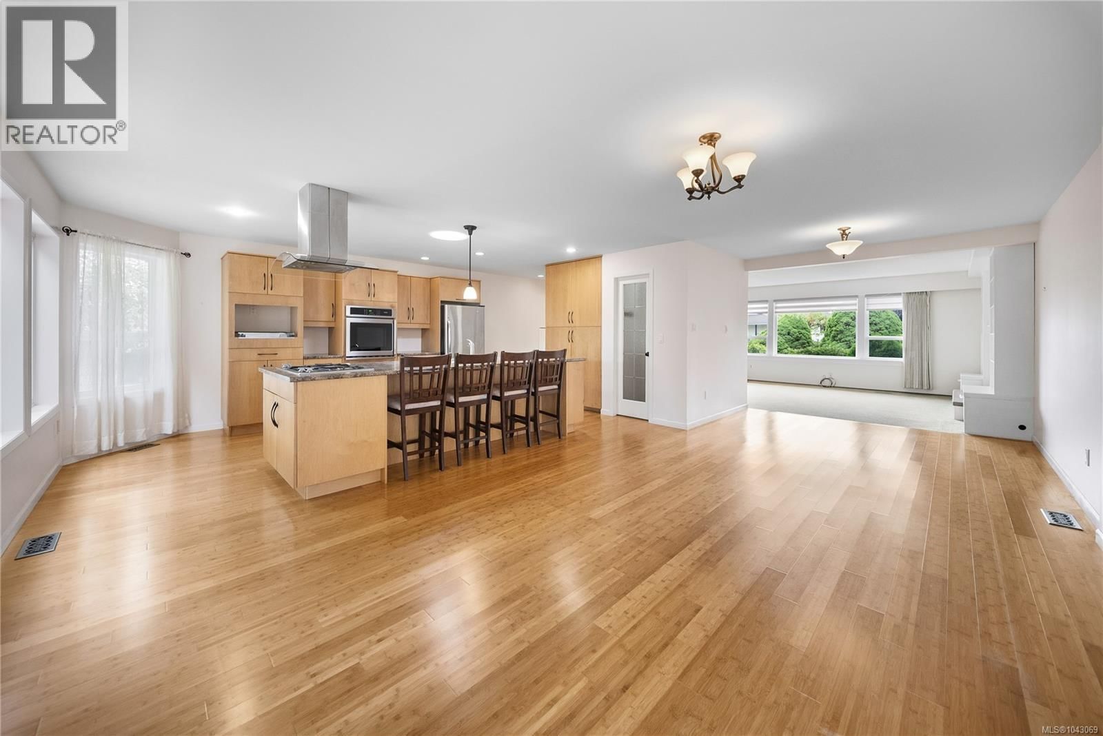 2619 Cosgrove Crescent property photo