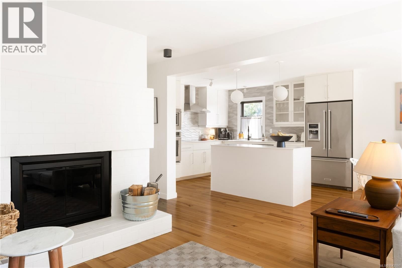 2887 Colquitz Avenue property photo