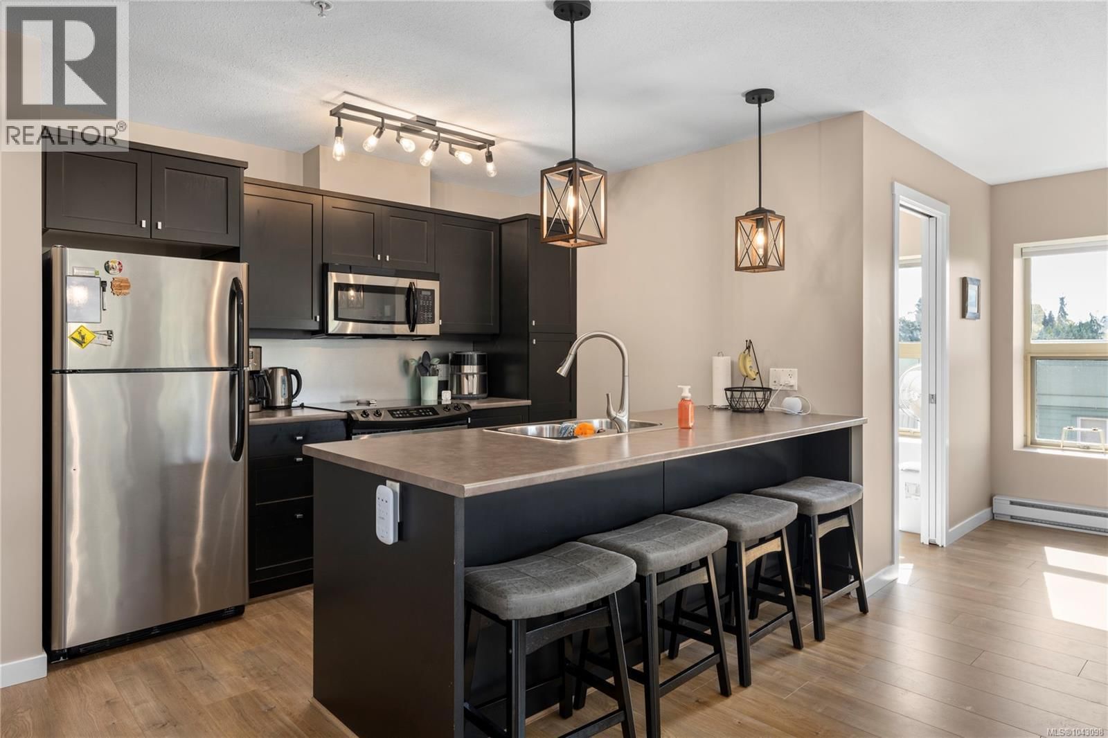 310 555 Franklyn Street property photo