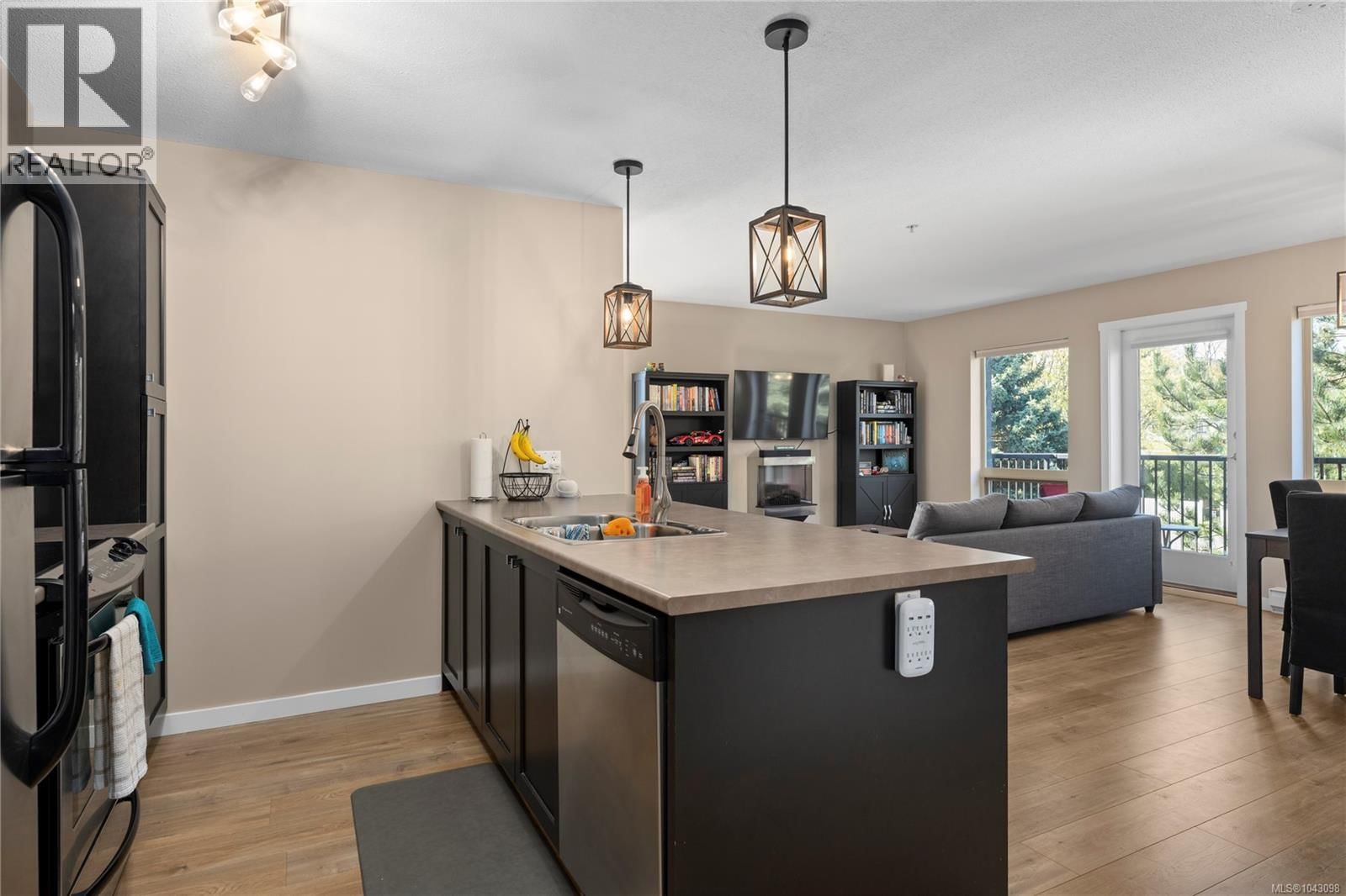 310 555 Franklyn Street property photo