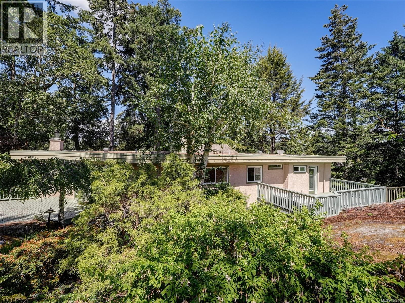 1055 Thistlewood Drive property photo
