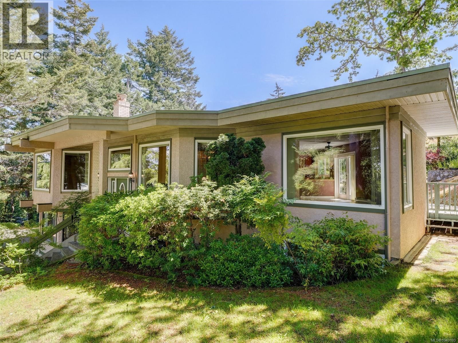 1055 Thistlewood Drive property photo
