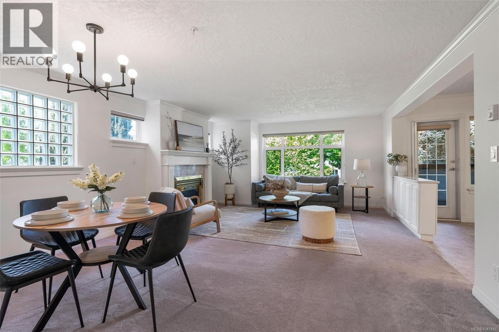 216 4490 Chatterton Way property photo