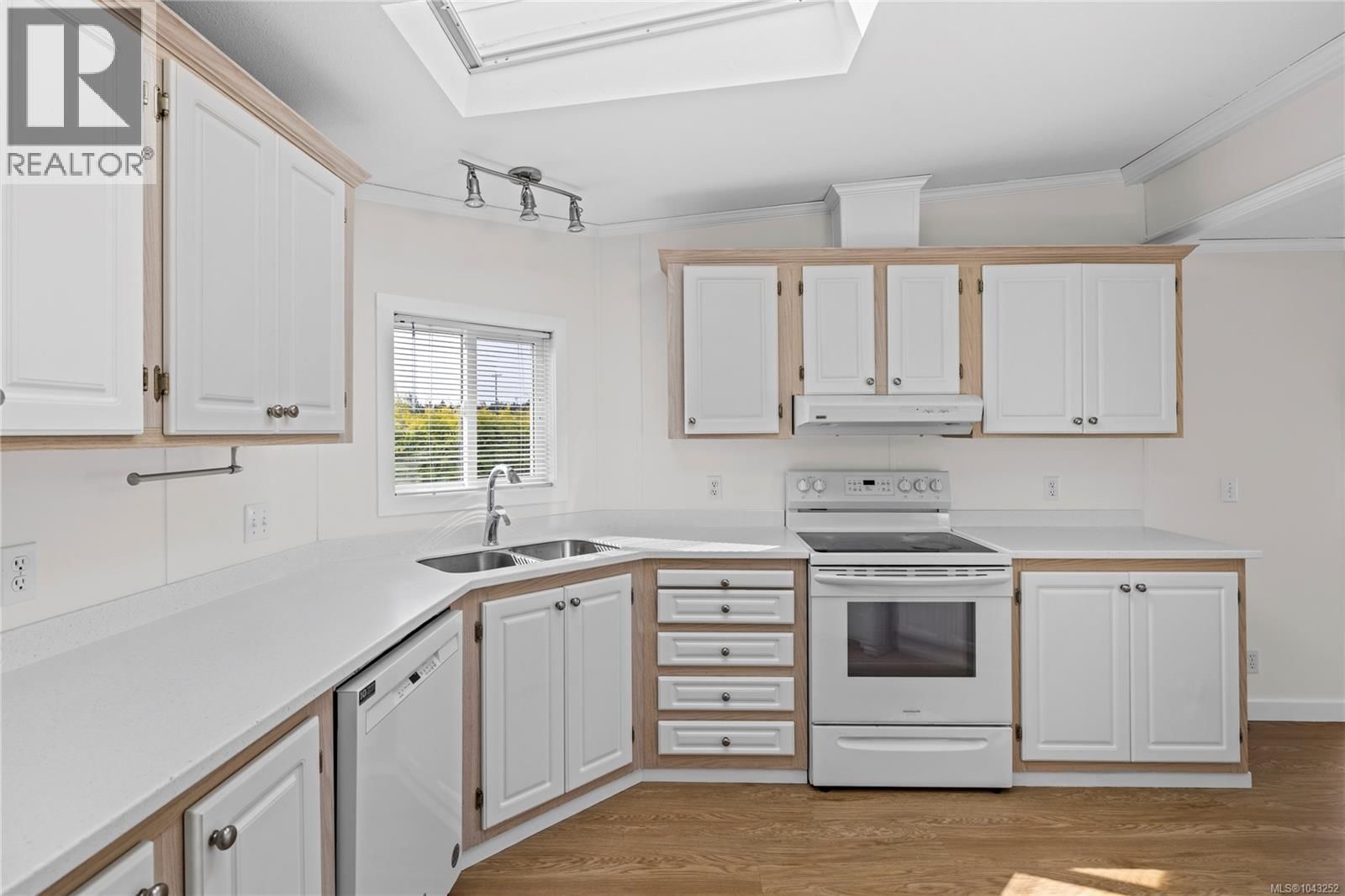 25 450 Stanford Avenue property photo