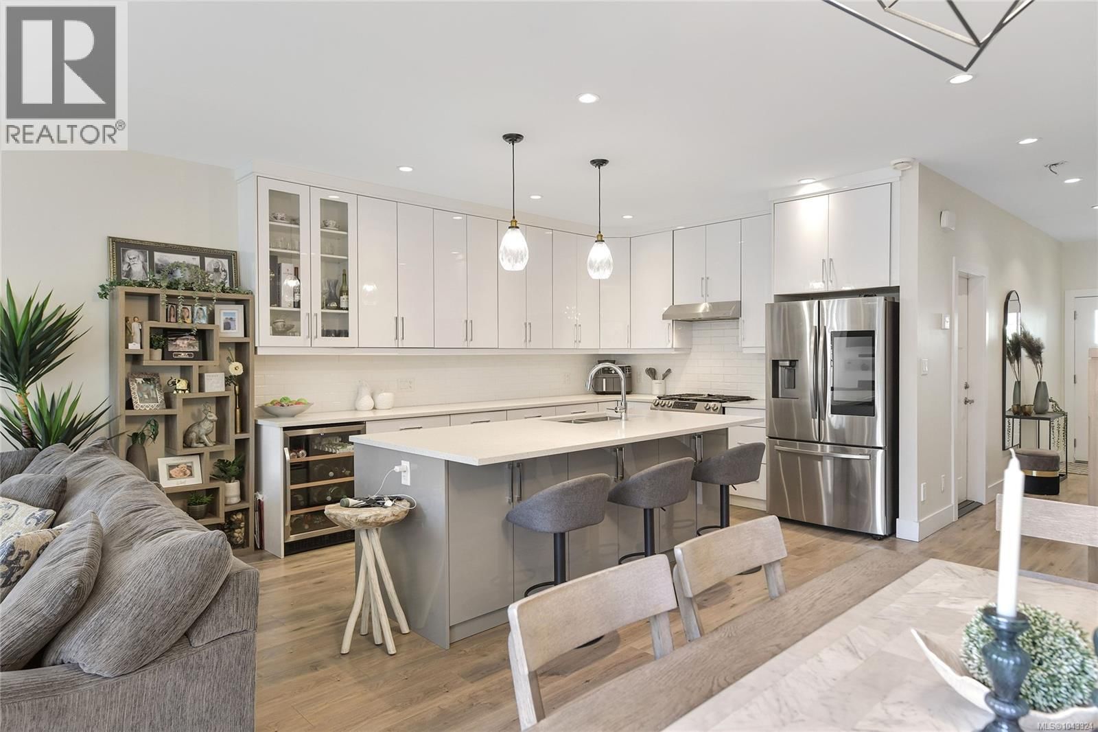 2 4487 WILKINSON Road property photo