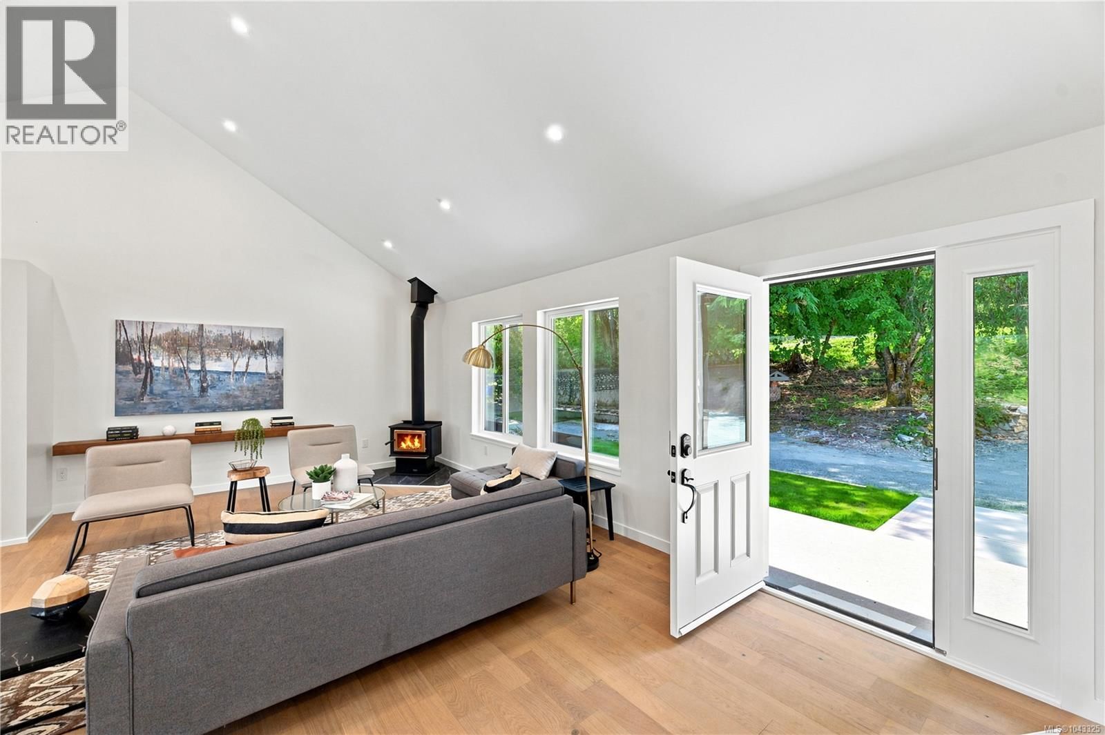 5905 Menzies Road property photo