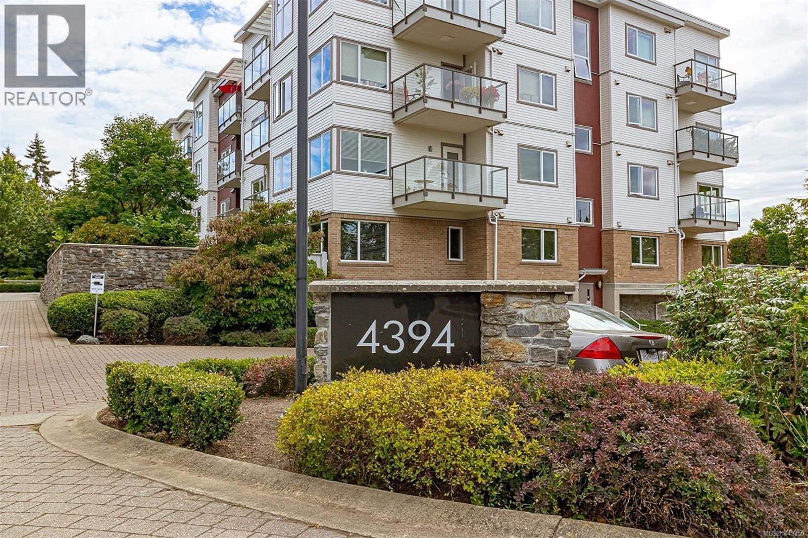 212 4394 West Saanich Road property photo