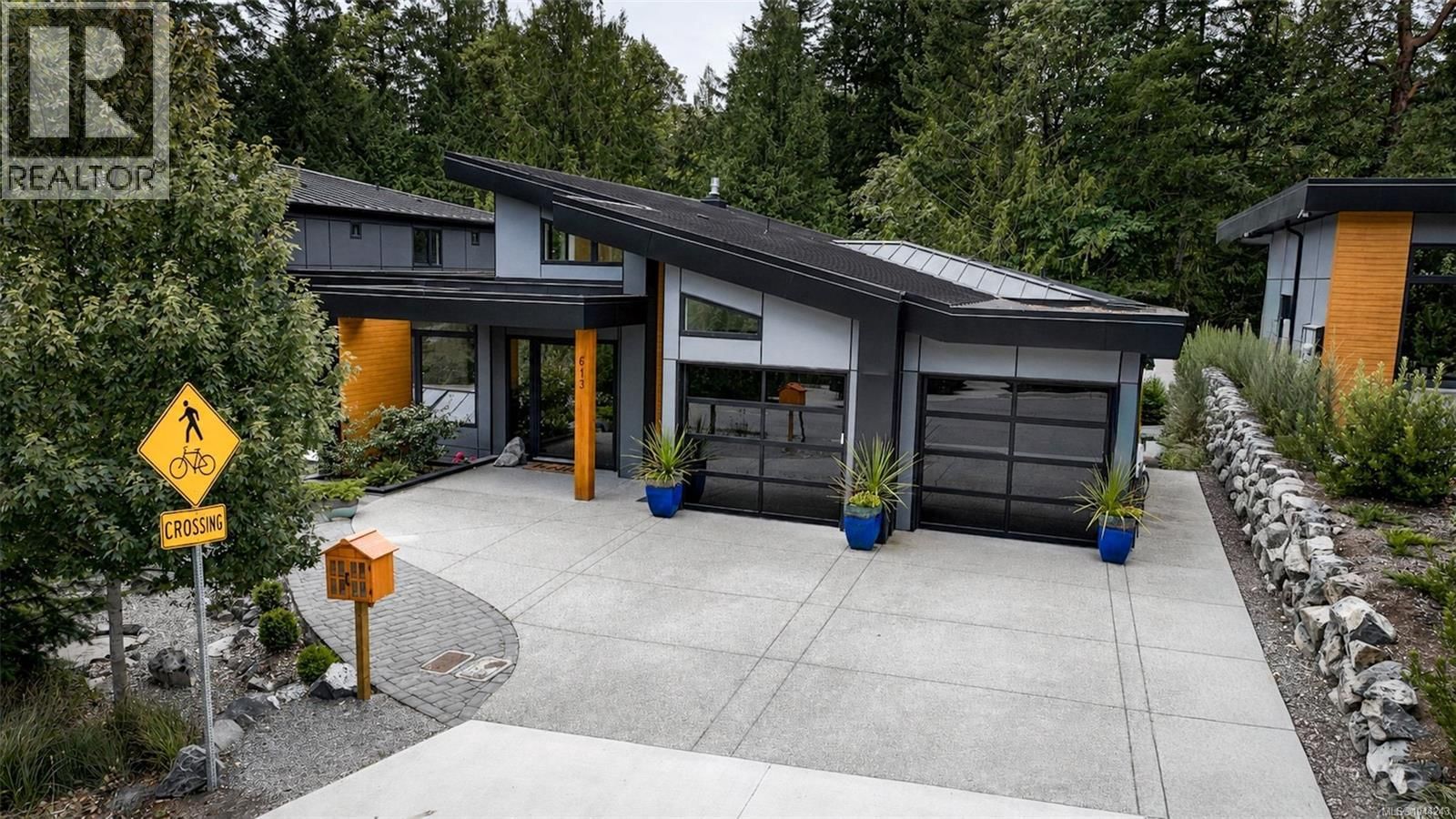 613 Medalist Avenue property photo