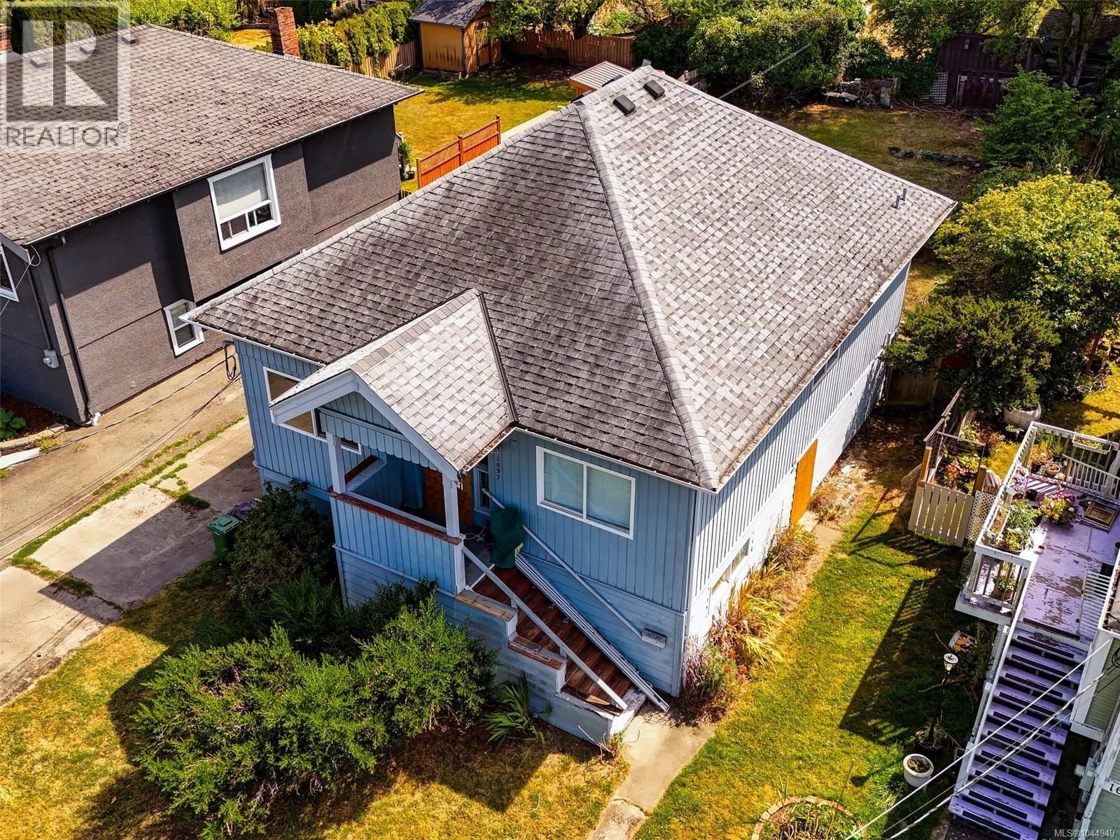 1637 Pembroke Street, Victoria, British Columbia V8R 1W4