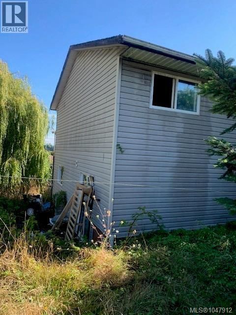 989 Plecas Crescent property photo