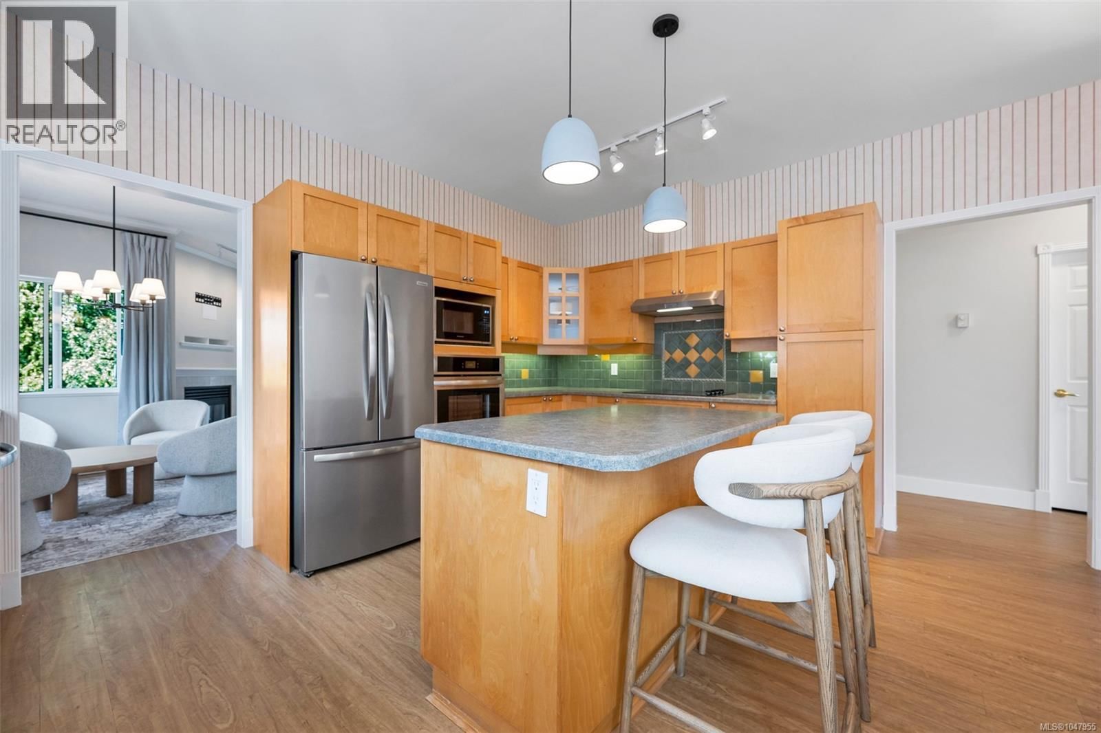 13 2235 Harbour Road property photo