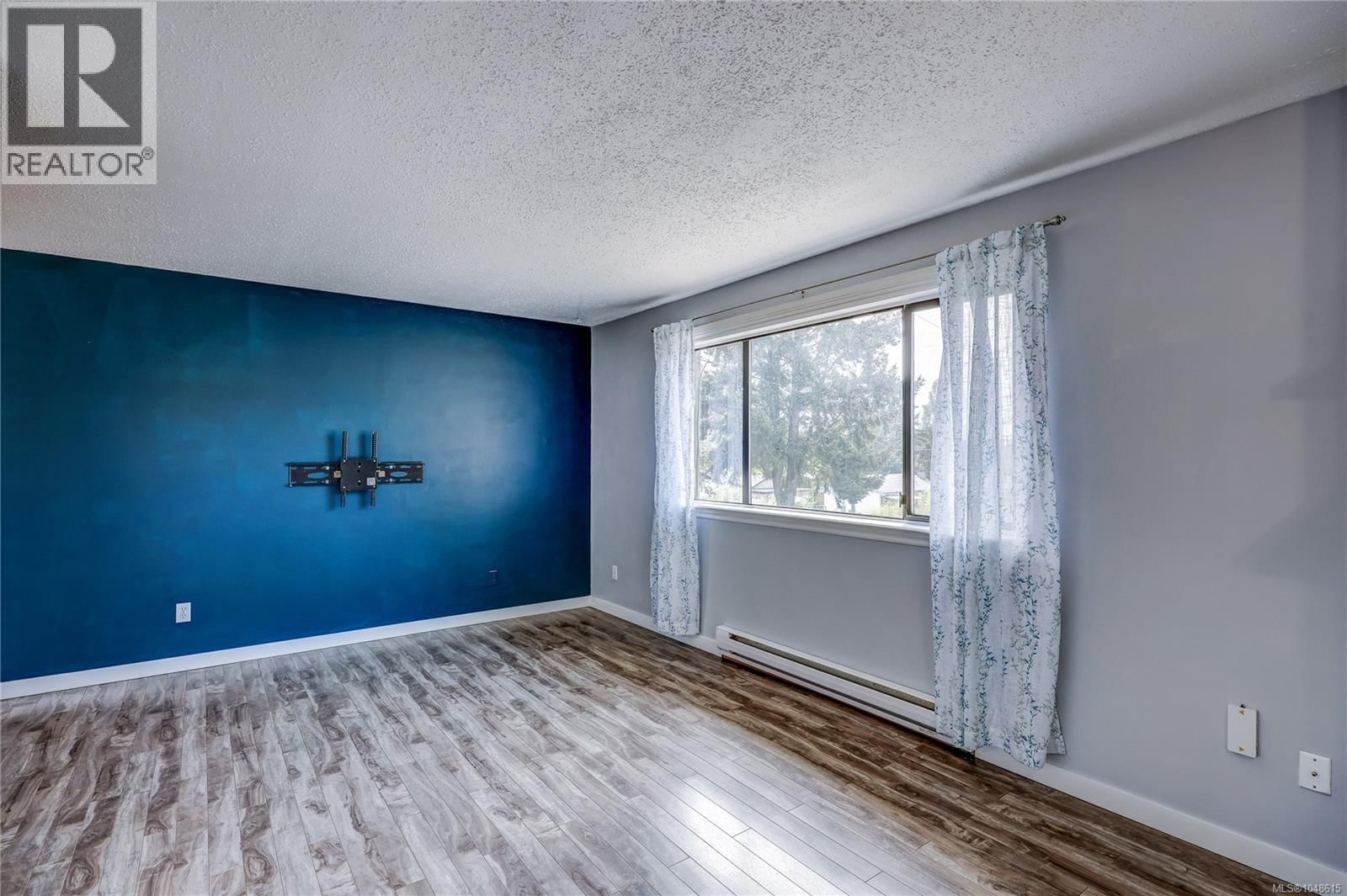 40 25 Pryde Avenue property photo