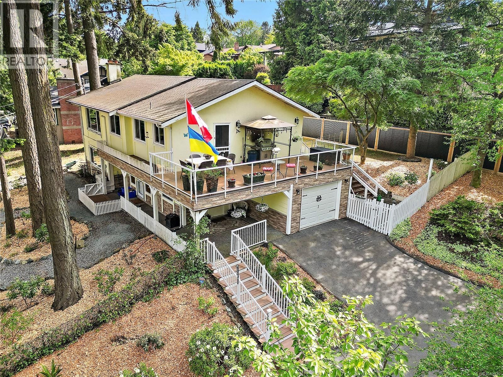 6864 East Saanich Road