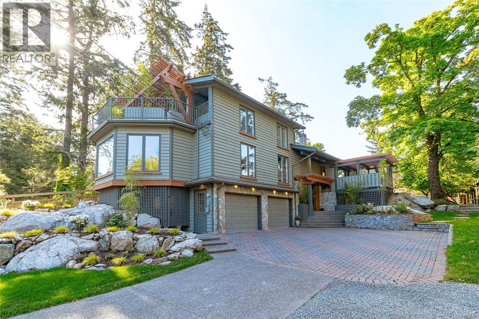 4906 Cordova Bay Road property photo