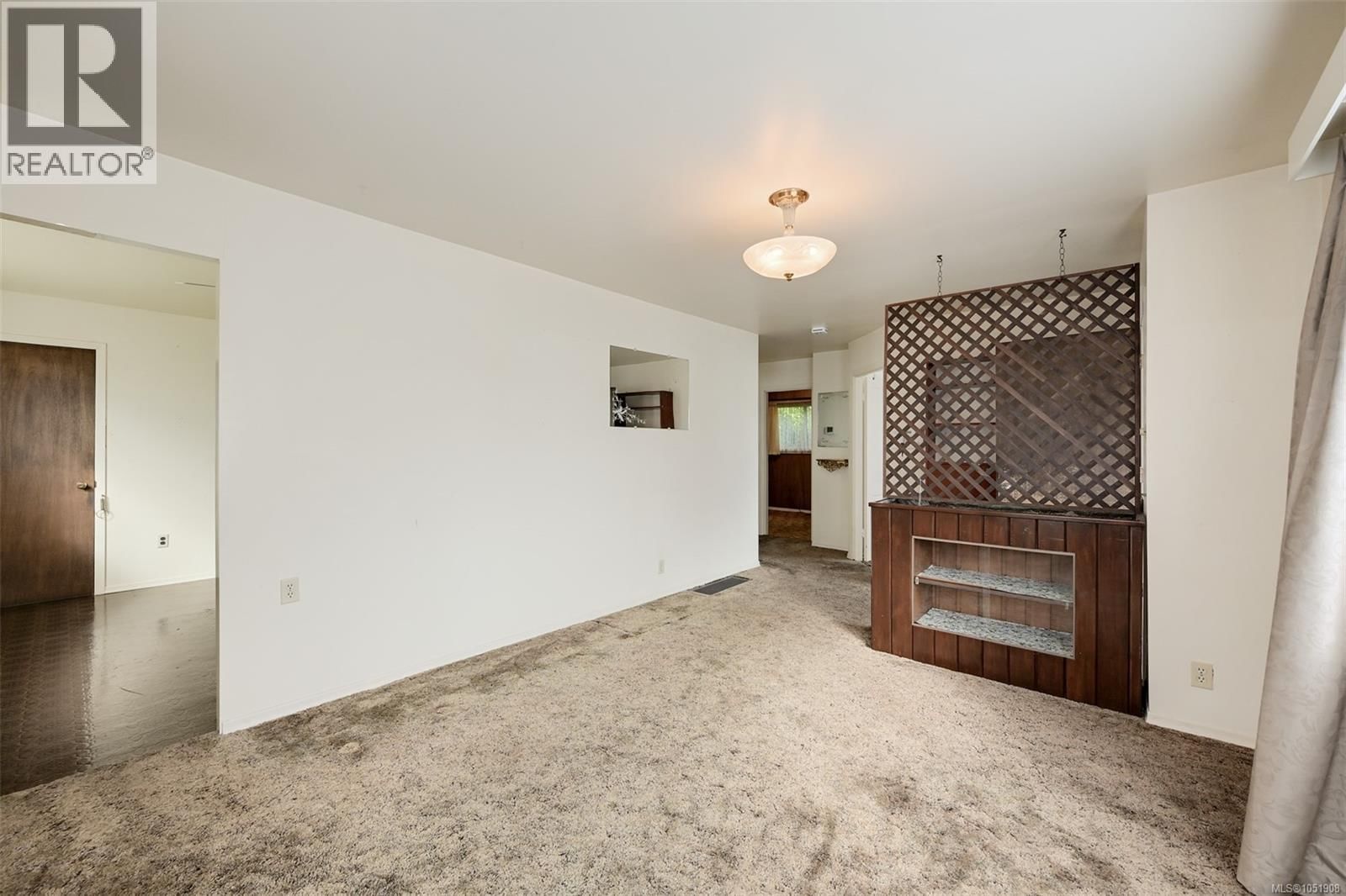 948 Dunsmuir Road property photo
