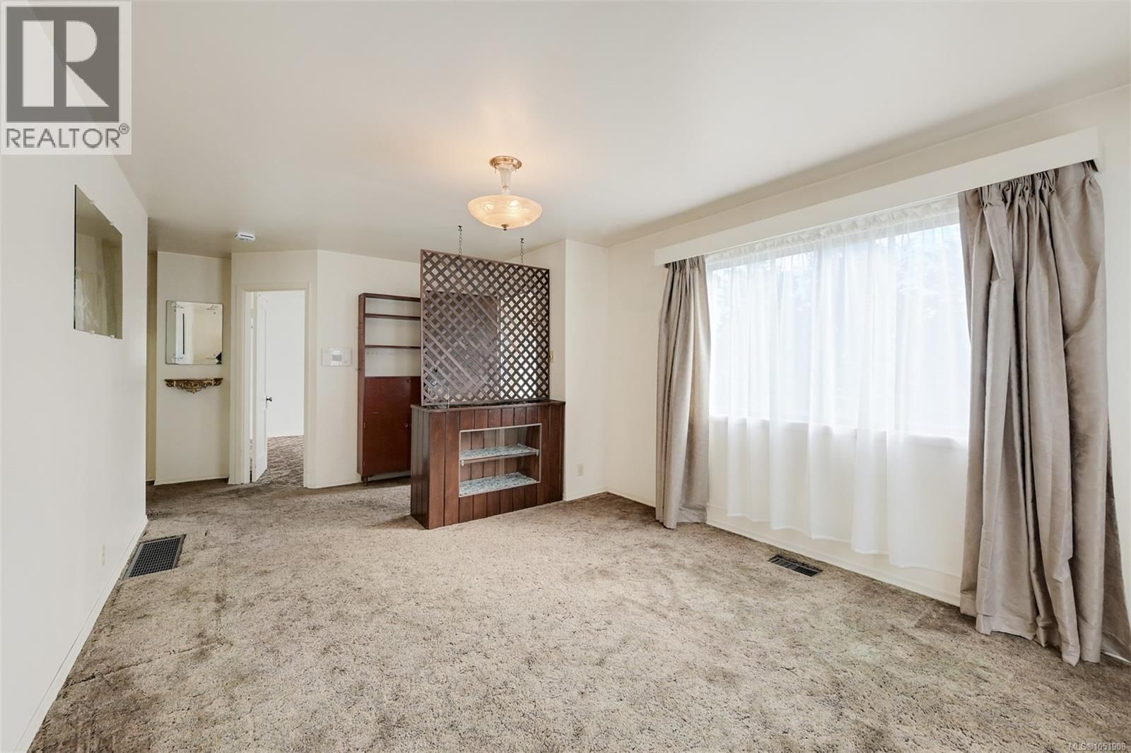 948 Dunsmuir Road property photo