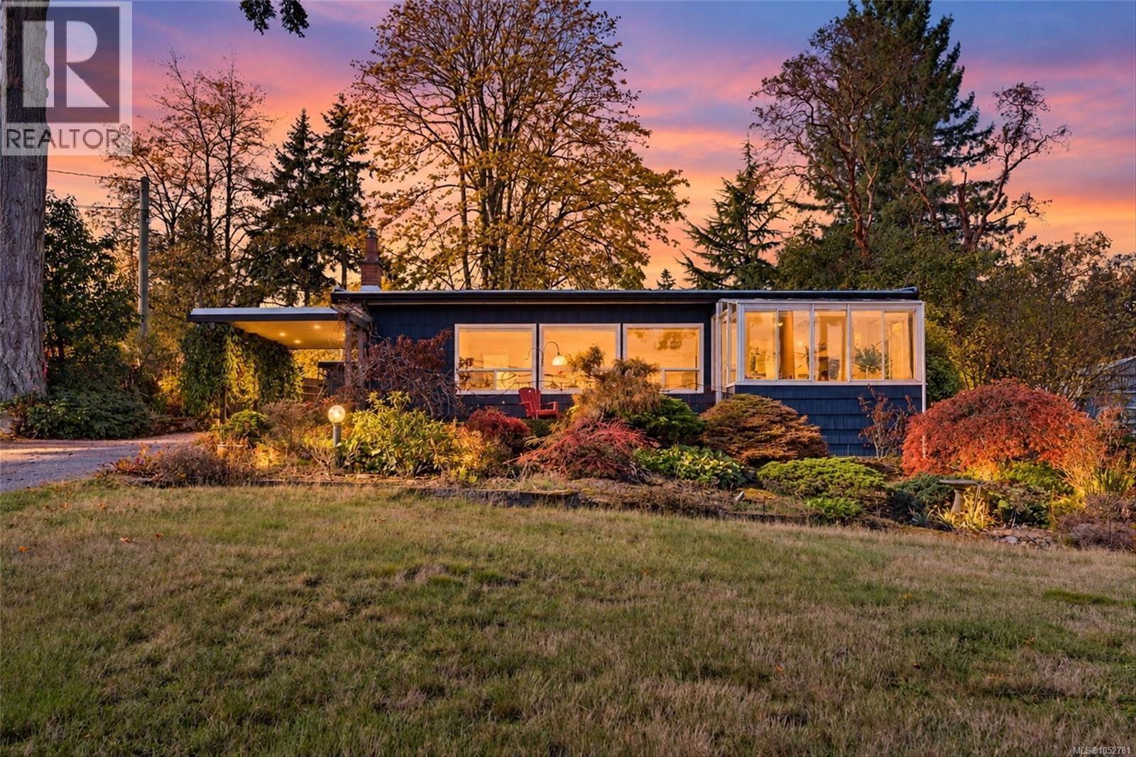 8698 East Saanich Road