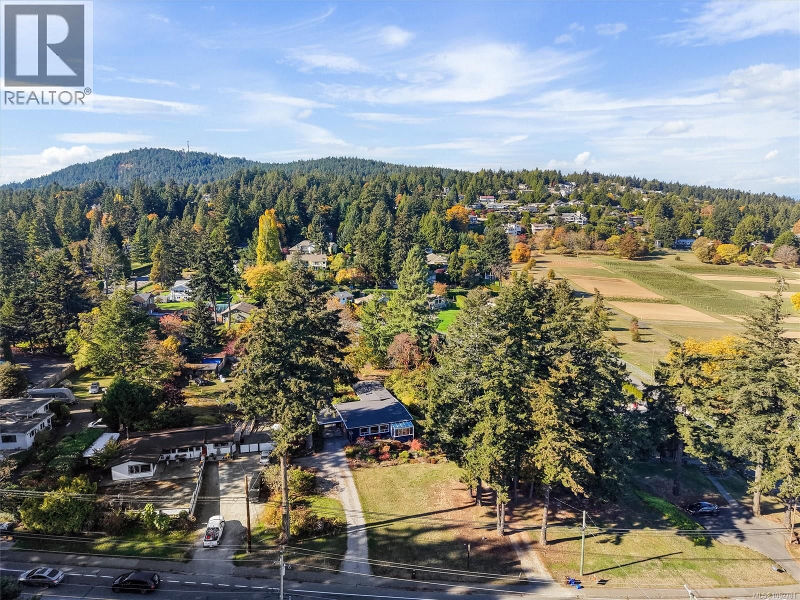 8698 East Saanich Road property photo