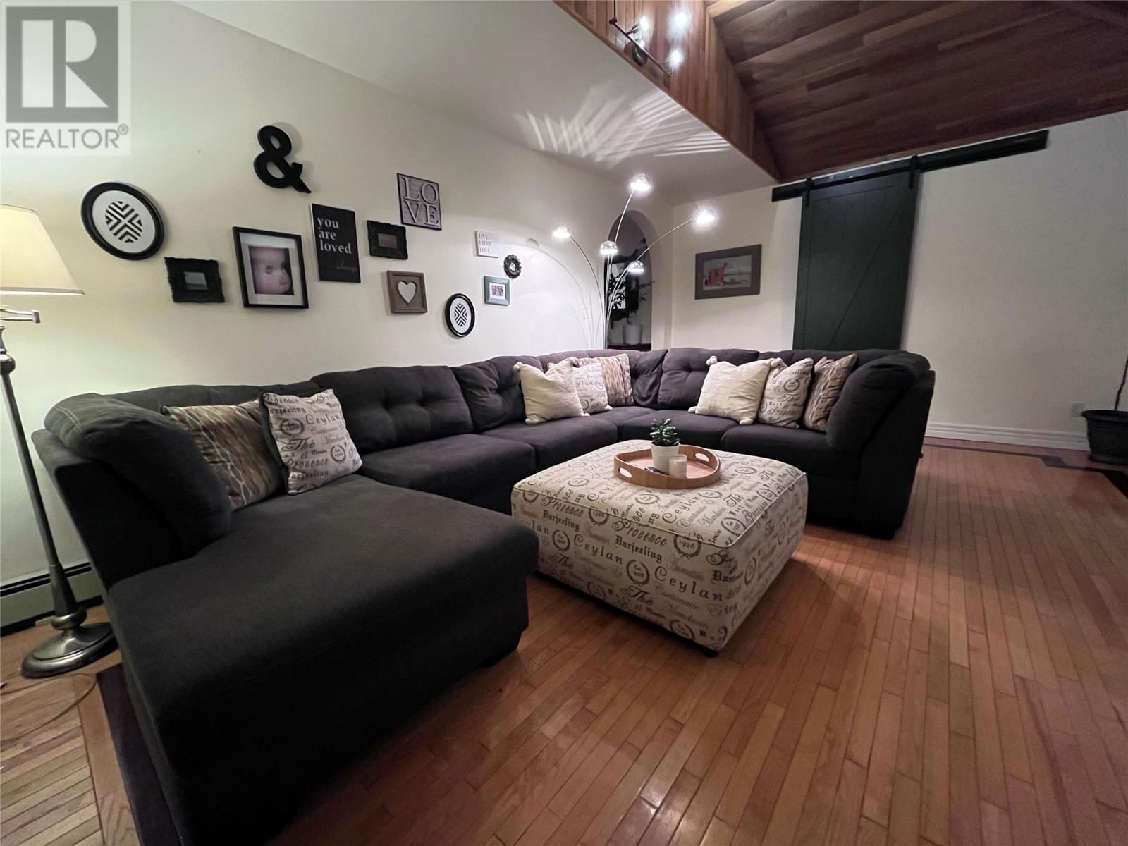 33 EMERALD AVENUE Image 13