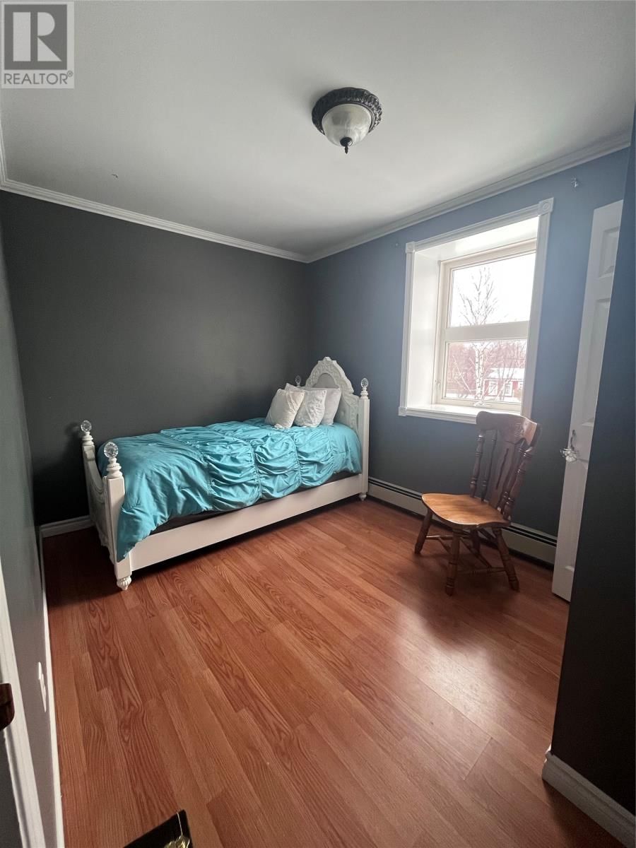 33 EMERALD AVENUE Image 18