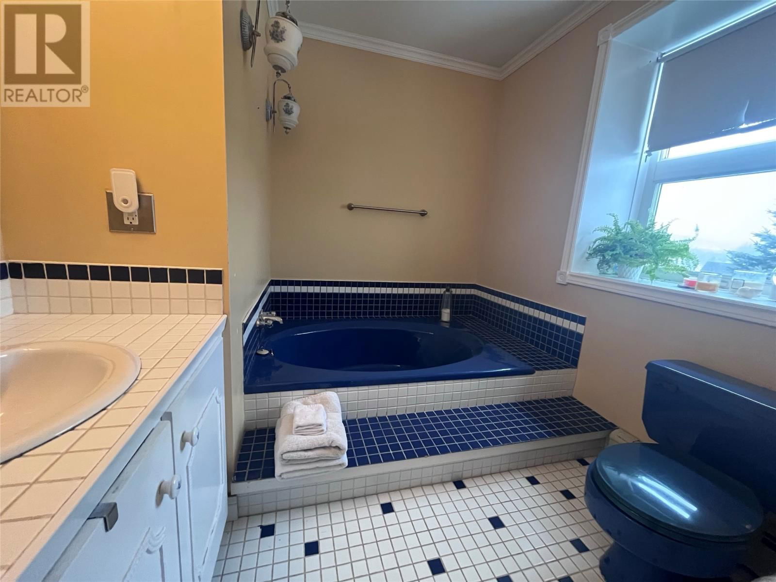 33 EMERALD AVENUE Image 21