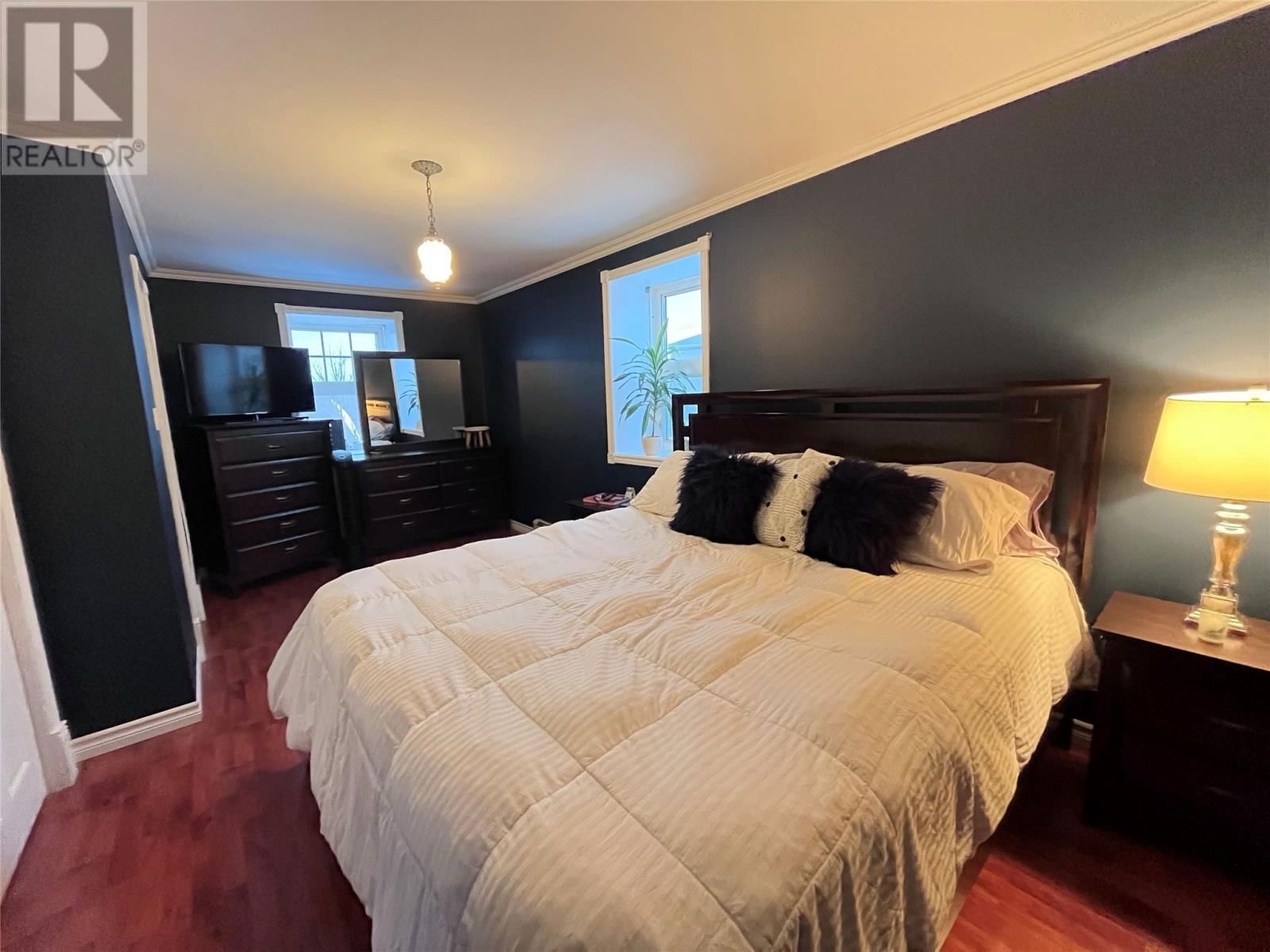33 EMERALD AVENUE Image 24