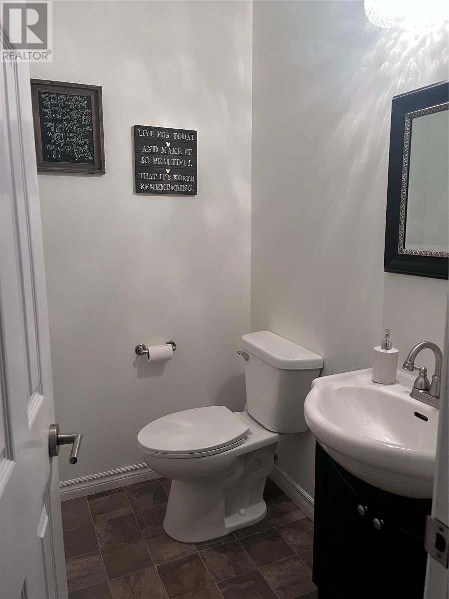 33 EMERALD AVENUE Image 32
