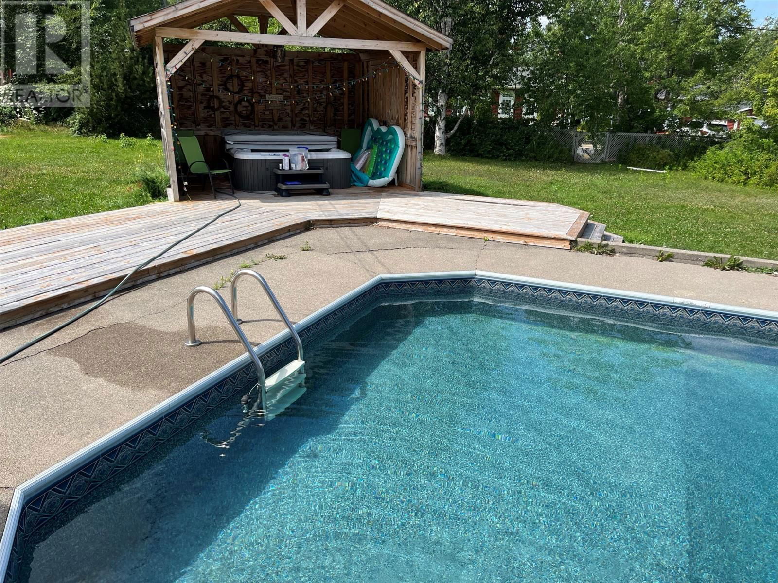 33 EMERALD AVENUE Image 6