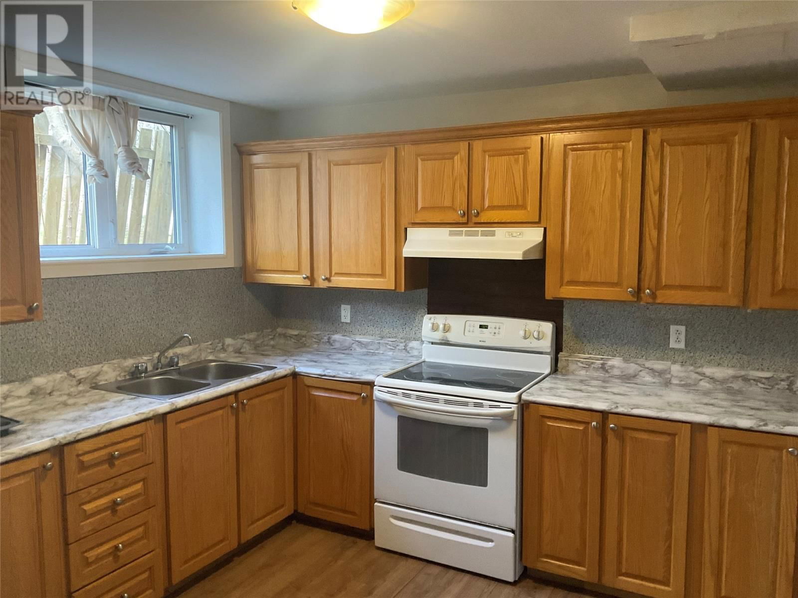 8 PINSENT PLACE Image 14