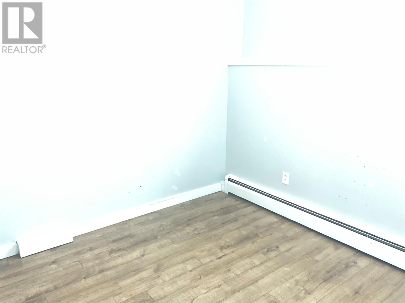 8 PINSENT PLACE Image 17