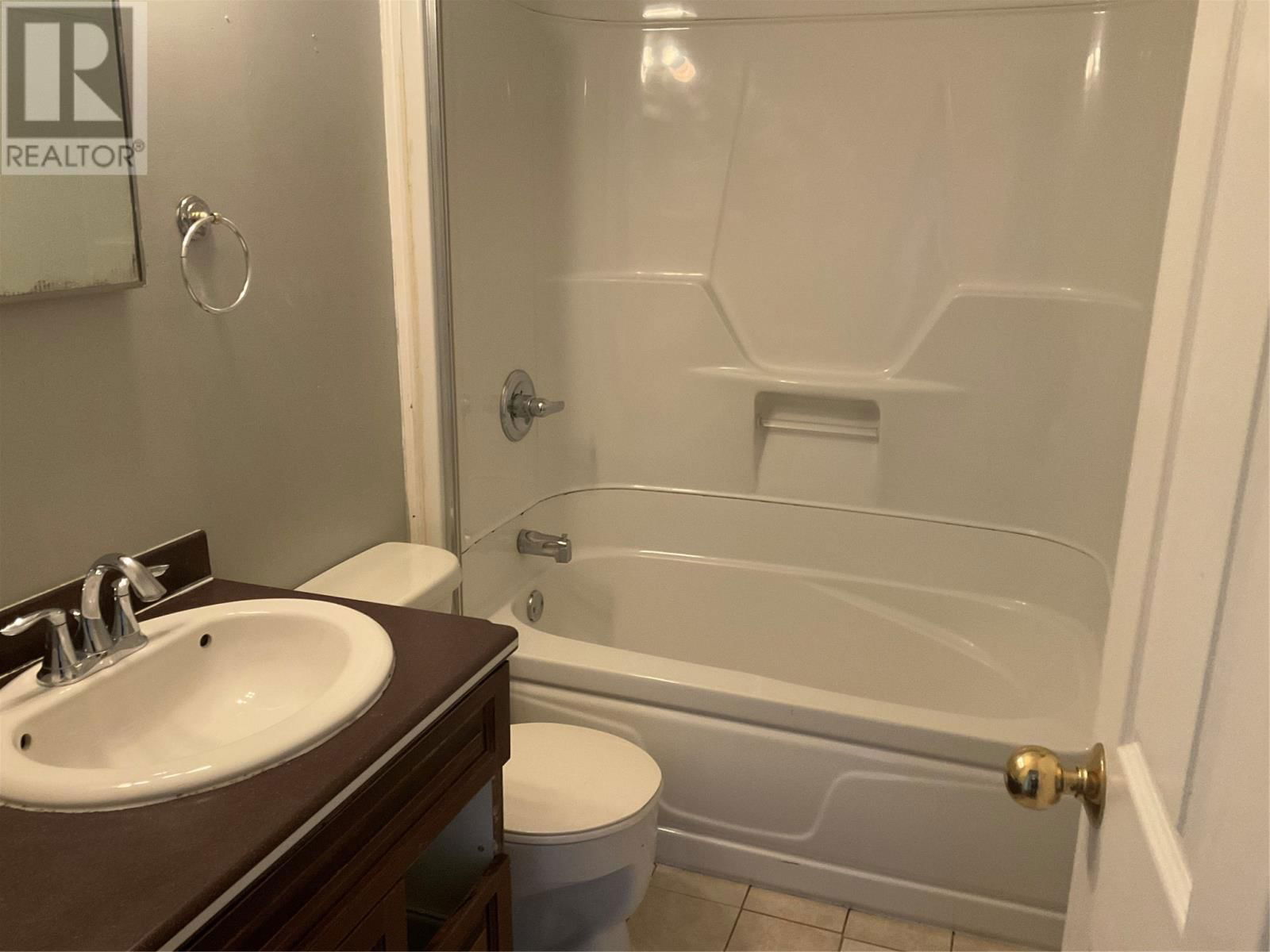 8 PINSENT PLACE Image 21