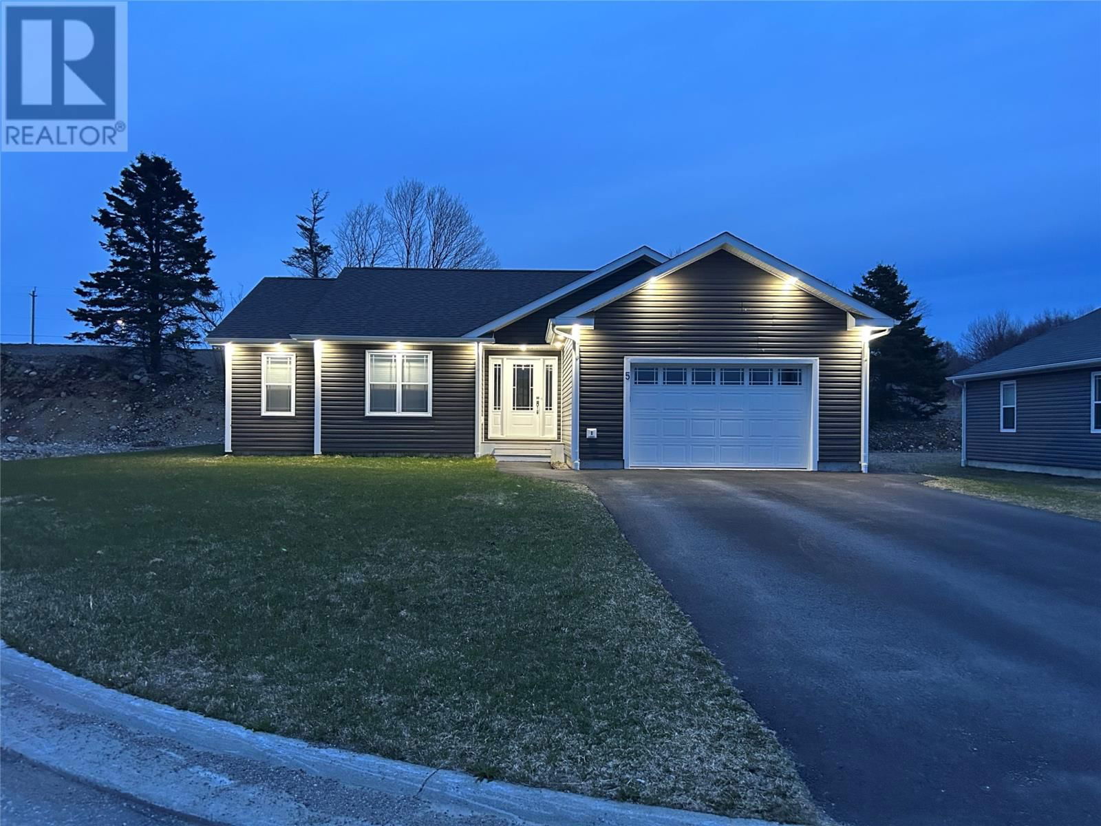 5 PIONEER DRIVE Image 1