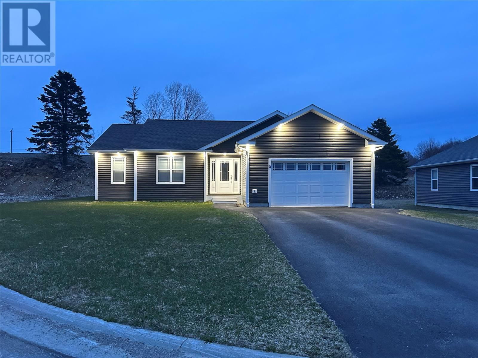 5 PIONEER DRIVE Image 32