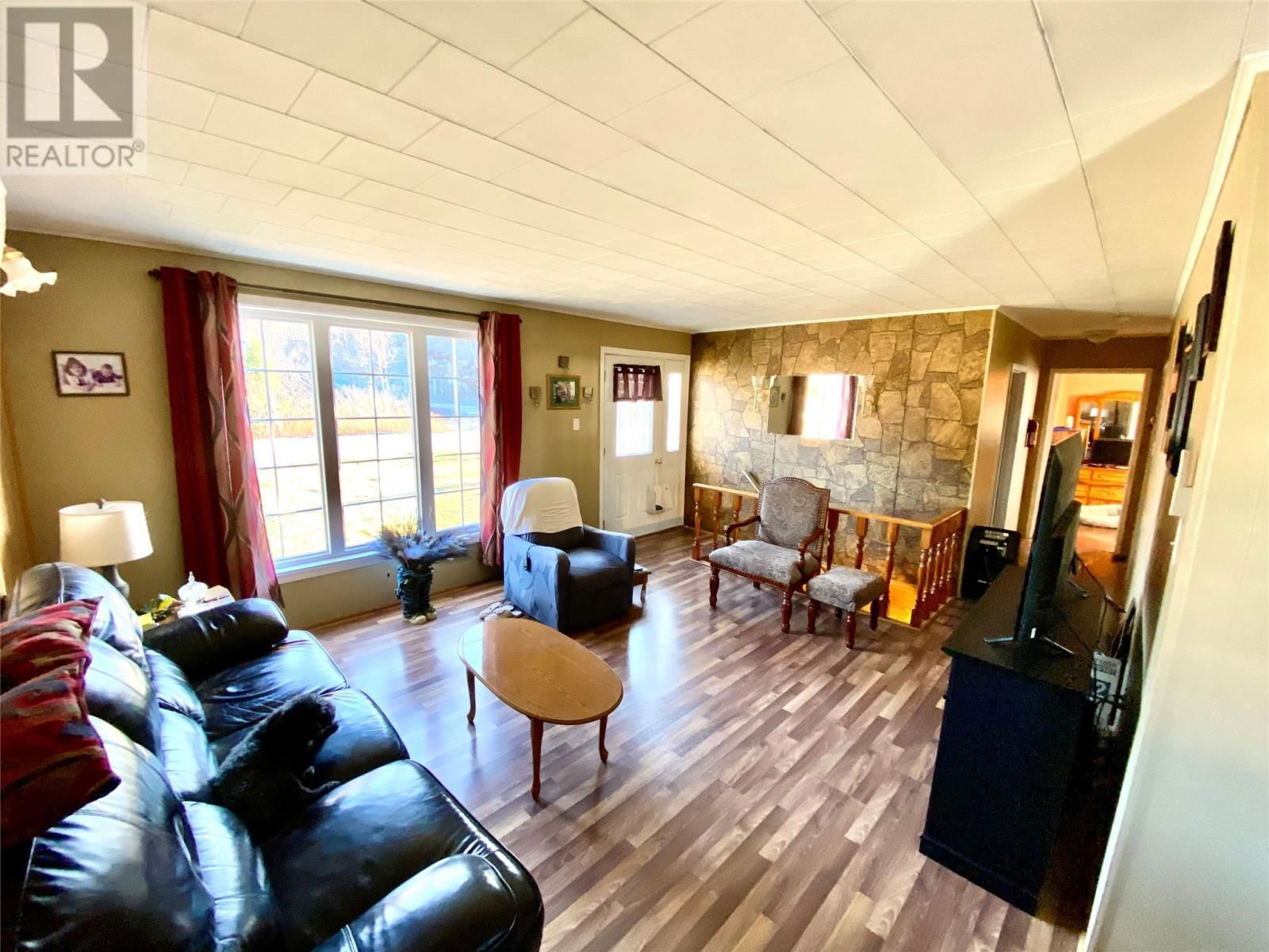 15 JUNIPER CRESCENT Image 2