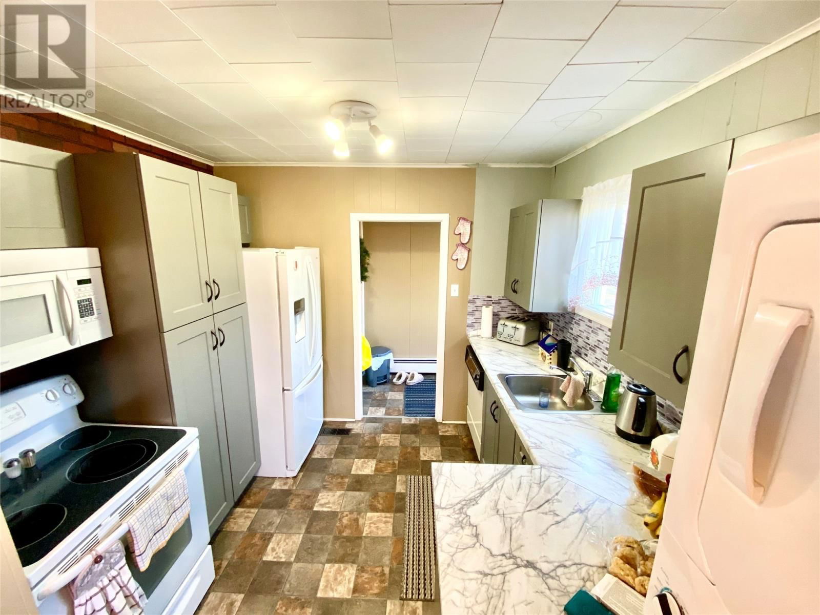 15 JUNIPER CRESCENT Image 3