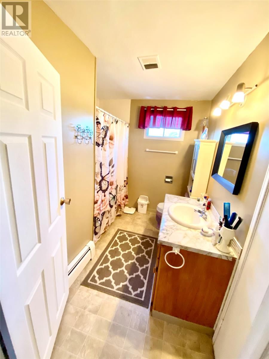 15 JUNIPER CRESCENT Image 9
