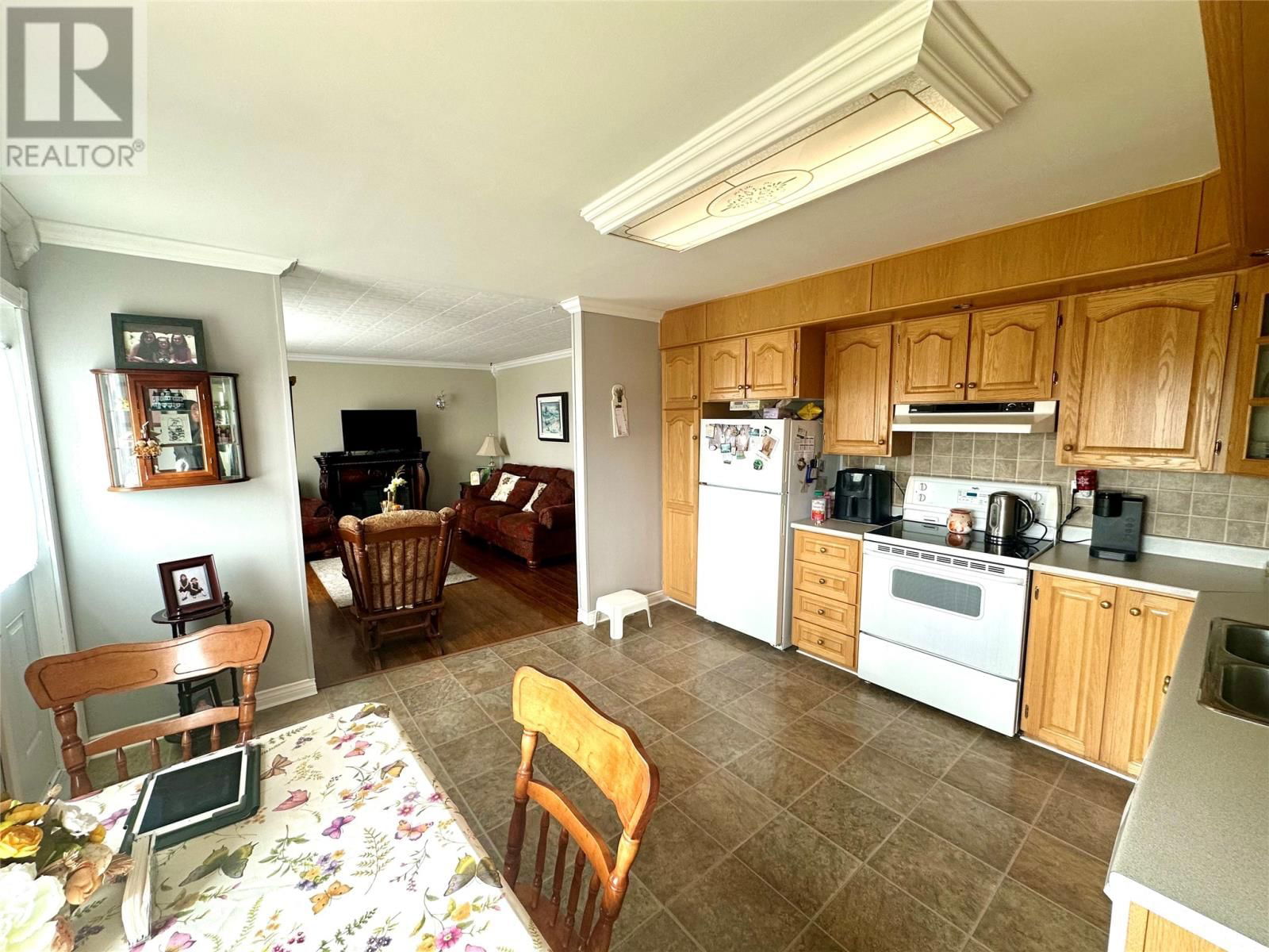 8 BAR HAVEN HEIGHTS Image 18