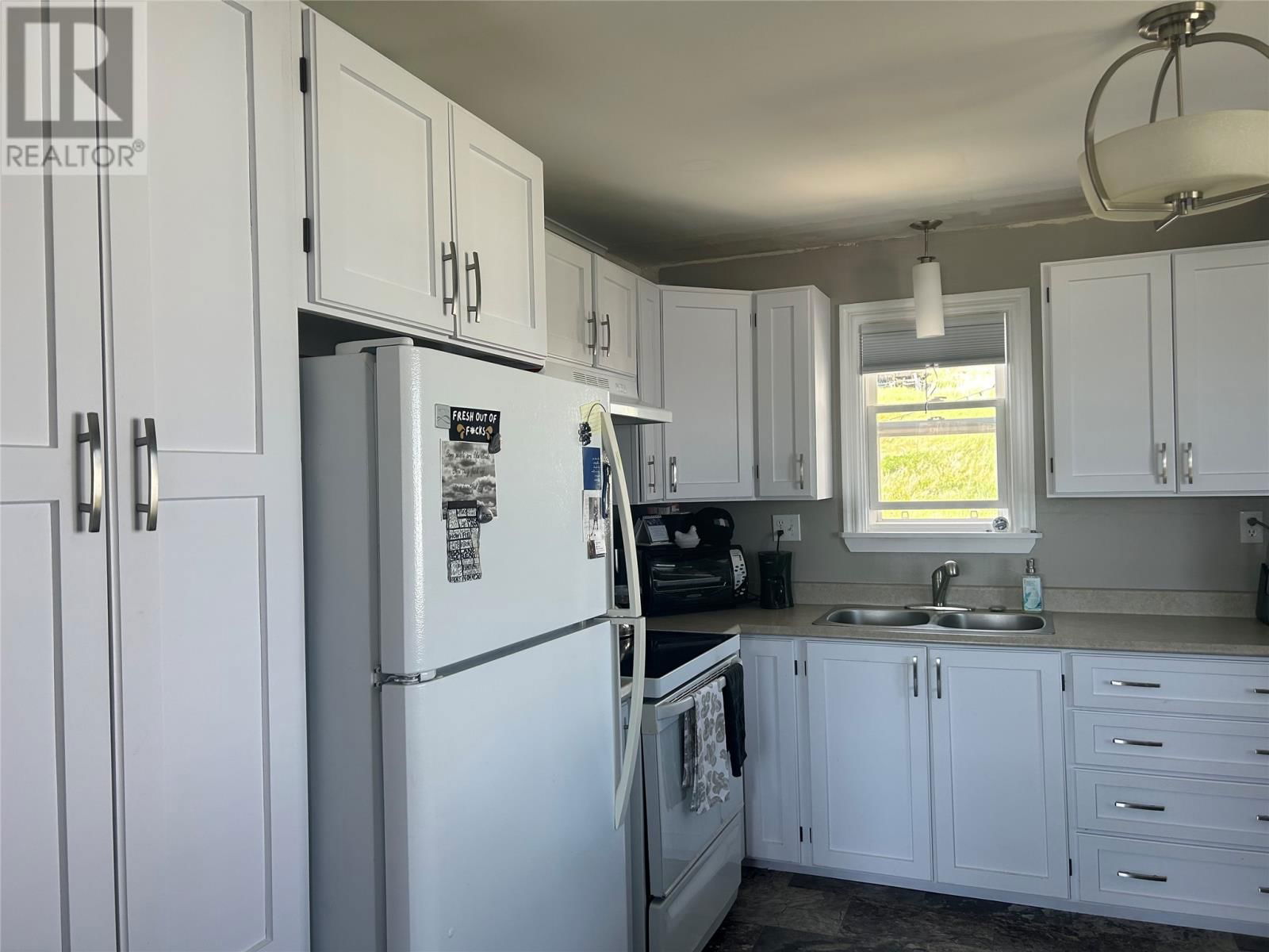 33 MAIN ROAD Image 13