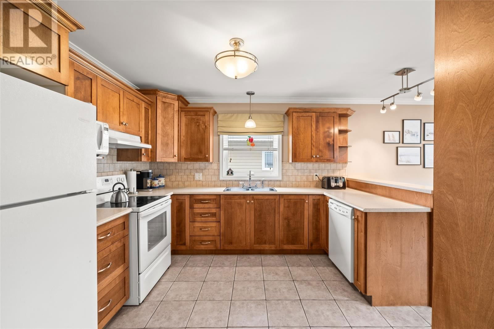 22 CARLINGFORD STREET Image 4