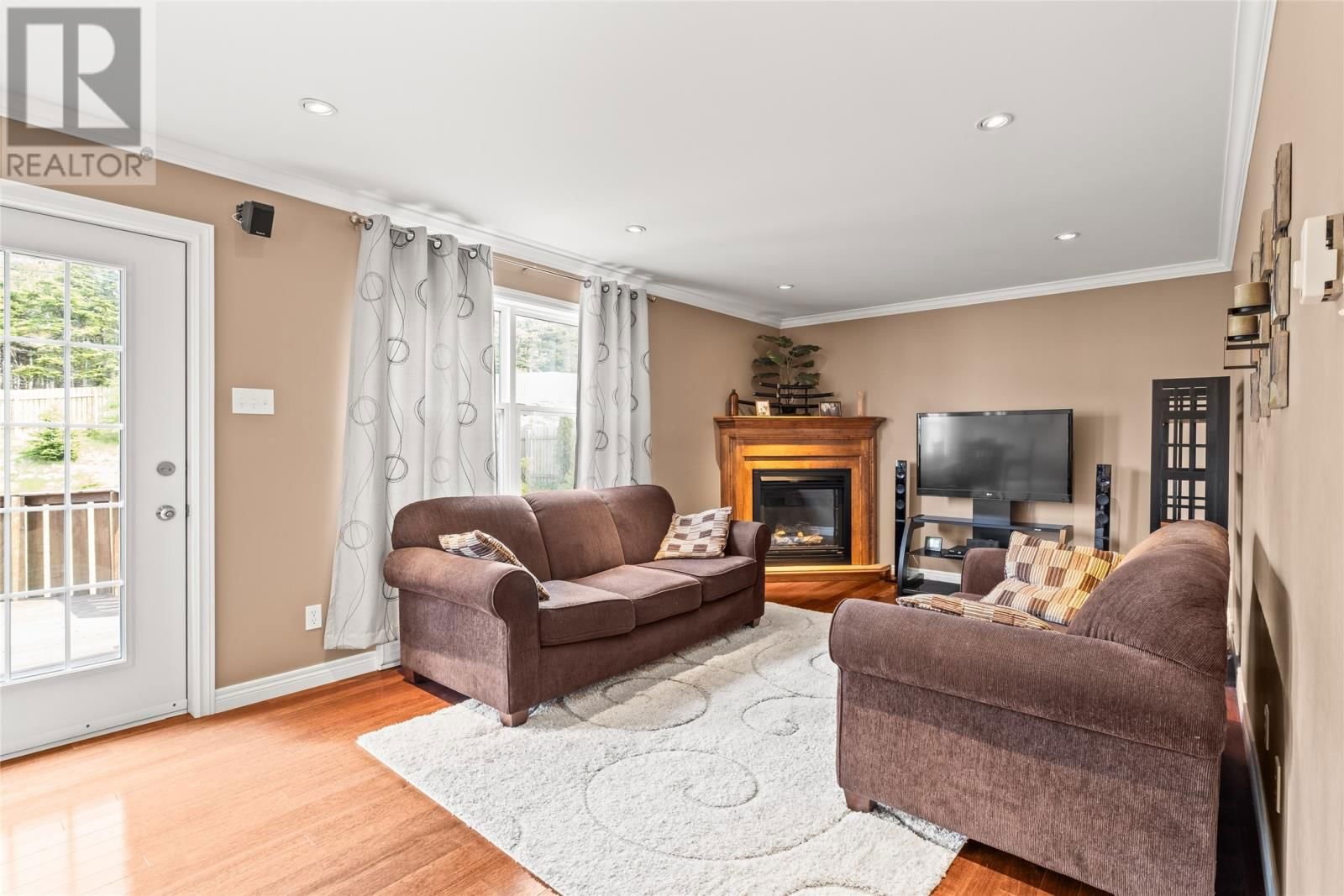 22 CARLINGFORD STREET Image 8