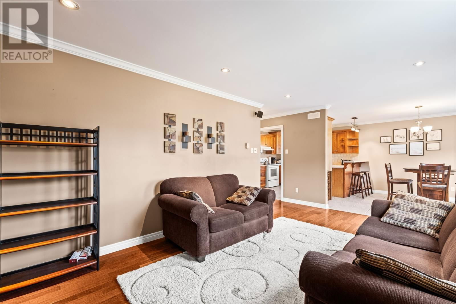 22 CARLINGFORD STREET Image 9