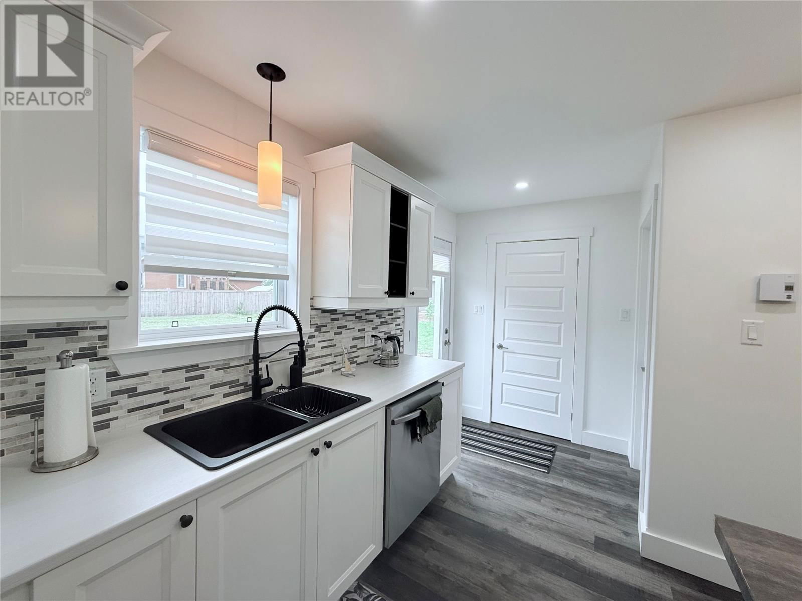 42 MURDOCH DRIVE Image 10
