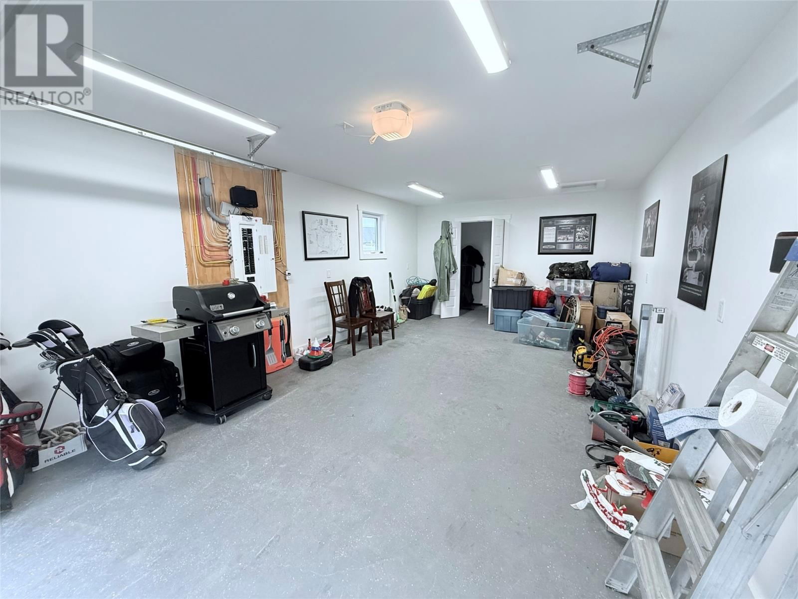 42 MURDOCH DRIVE Image 19